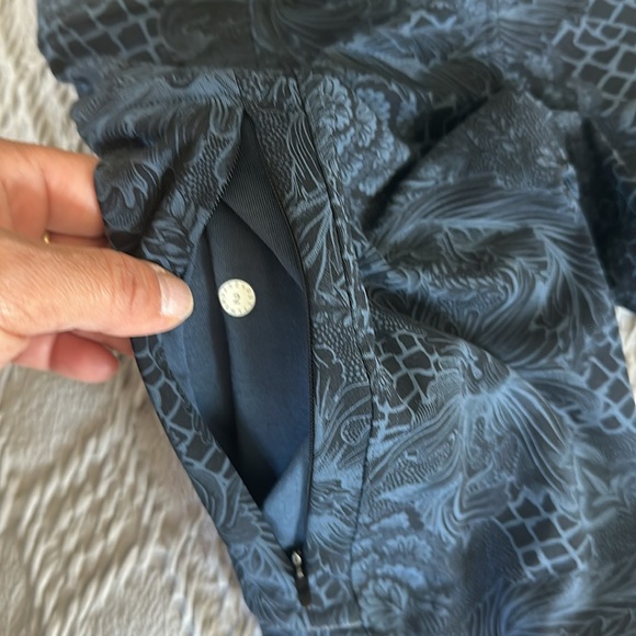 Lululemon Leggings size 2, 23” length excellent used condition - Picture 5 of 7